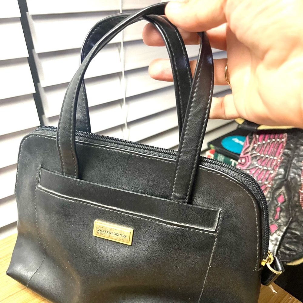 Liz Claiborne Black Shoulder Bag with Structured Design